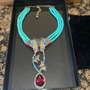 Gorgeous necklace from Heidi Daus !!